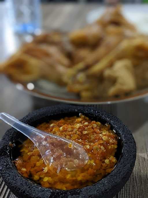 Rumah Makan Ayam Goreng Bu Toha 9