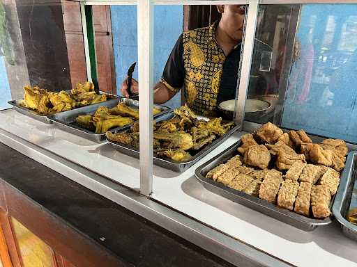 Rumah Makan Ayam Goreng Bu Toha 7