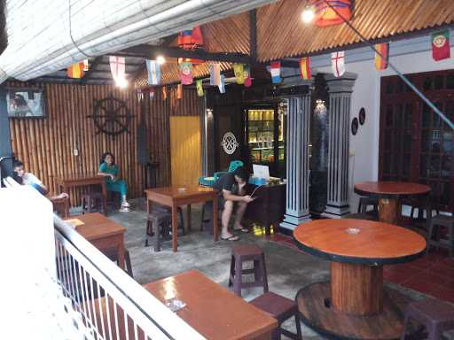 Dcaptain Cafe Tomohon 5