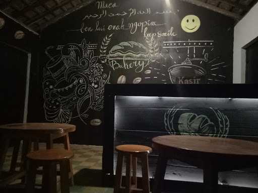 Kopi Koe Cafe 'Warung Cah Nom' 6