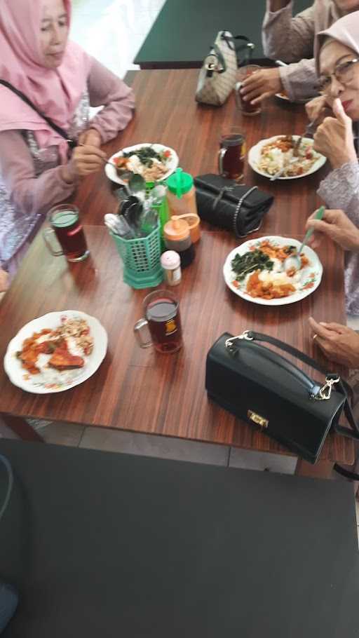 Warung Makan Sederhana 1