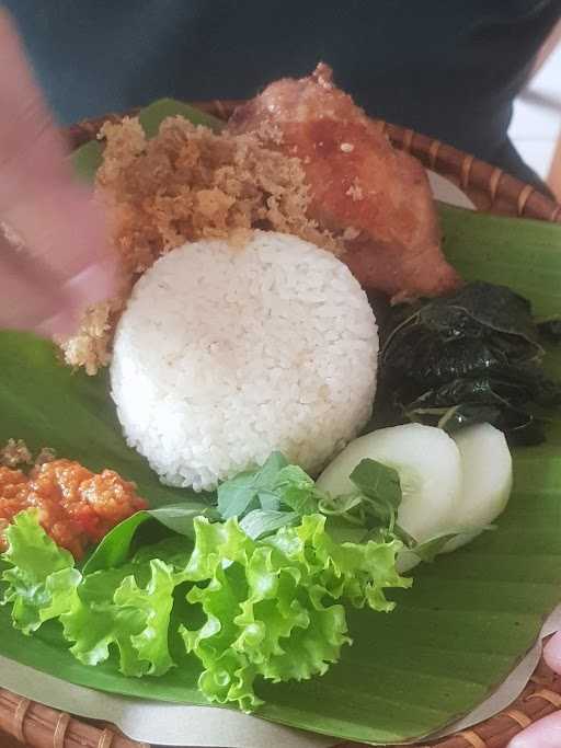 Waroeng Hawe Sego Wiwit Ayam Kampung 1