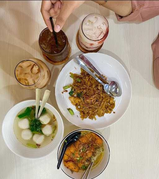 Bakmie & Kopitiam Legenda 5