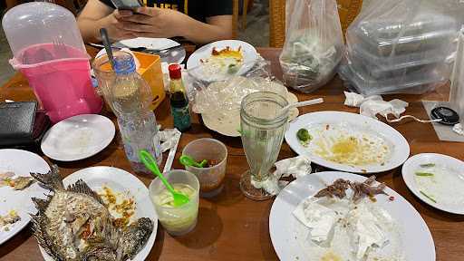 Rumah Makan Tepi Pantai 7