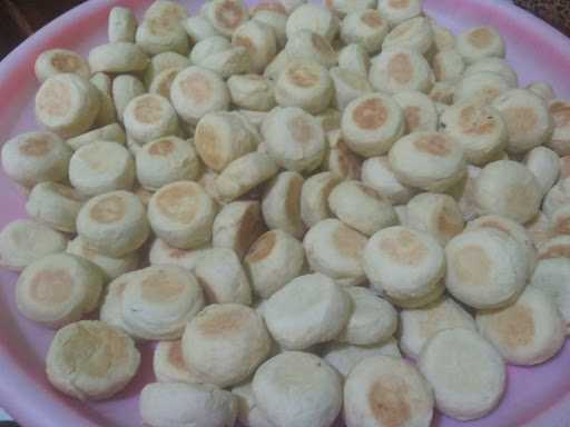 Rumah Kue Bunda (Kue Pia) 1