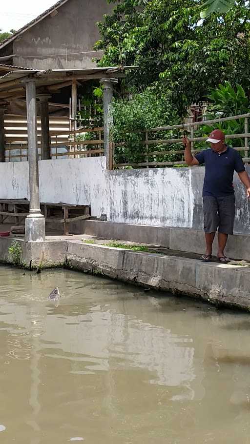 Kolam Pancing Dan Lesehan Cak Man 5