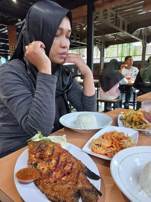 Pawon Bromo Cafe & Resto 10