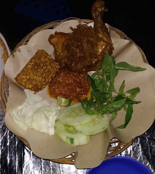 Warung Lalapan Bebek Dan Ayam Goreng Toempang 6