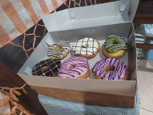 Jeslyn Donut'S 3