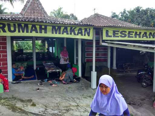 Rumah Makan Lesehan Dua Putra 2