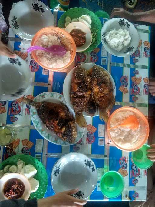 Rumah Makan Lesehan Dua Putra 1