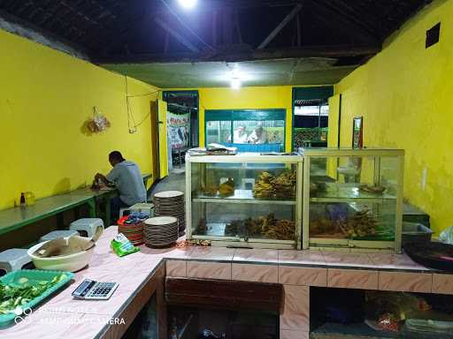 Warung Lalapan Bu Soer 3