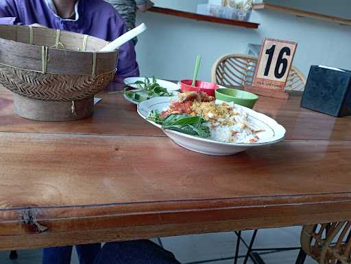 Warung Pak Untung Cafe 4