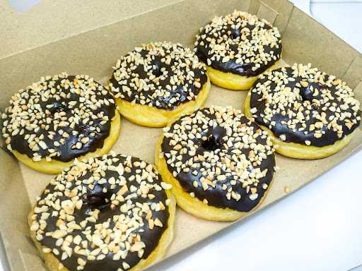 Adaroti Donat Kentang & Bakery 4