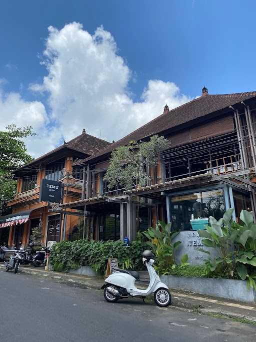 Titik Temu Cafe - Ubud Palace 8