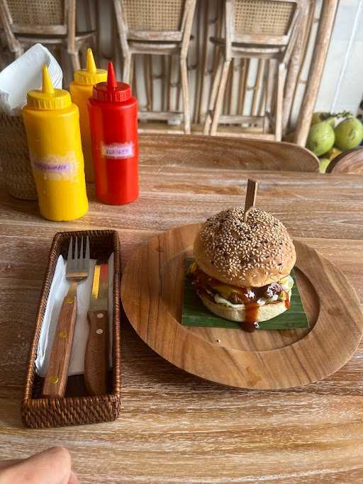 Gaees Burger Ubud 7