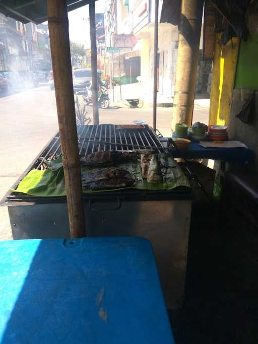 Warung + Ikan Bakar Saudara 6