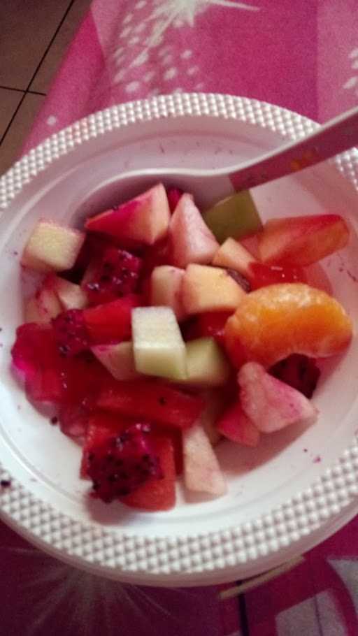 Salad Buah Kezia 4