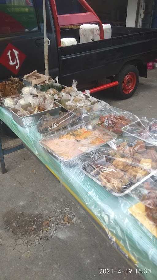 Warung Makan Bu Tutik (Pasar Usg 1 Ungaran) 10