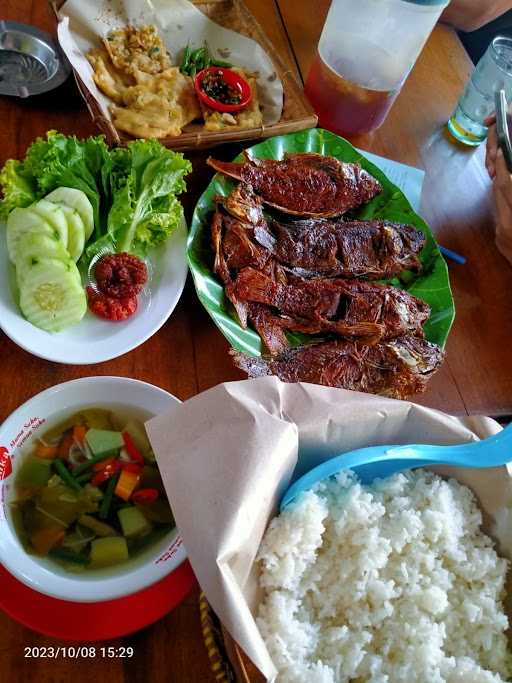 Resto & Lesehan Rumah Bambu 7