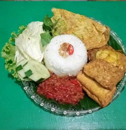 Nasi Uduk Cafe Capital 8