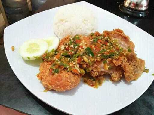 Rocket Chicken Warungpring 1