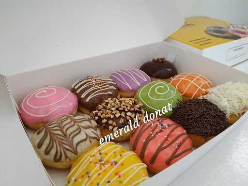 Emerald Donat Wates 9