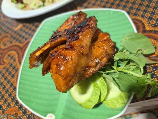 Ayam Goreng Bu Hartin Resto & Music 5