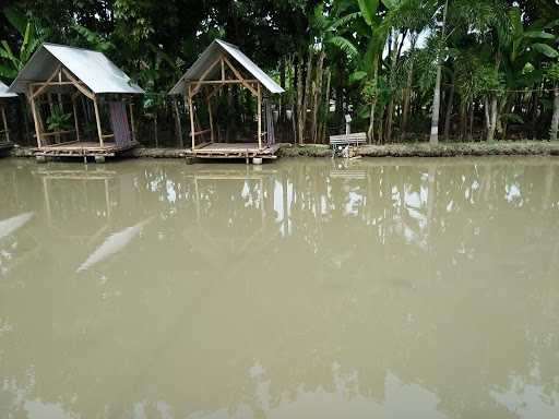 Rumah Makan Pemancingan 5