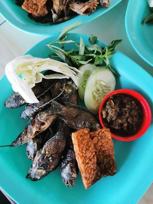 Warung Makan Iwak Kali 4