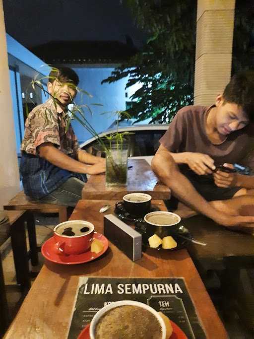 Cafe Lima Sempurna 8