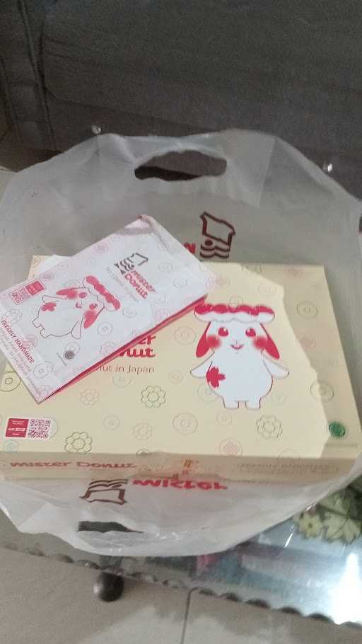 Mister Donut Manado 9