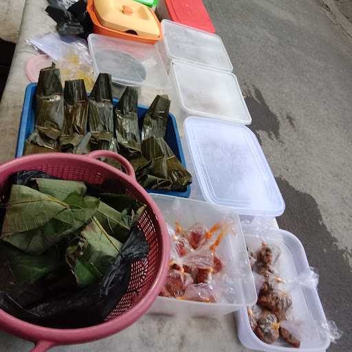 Jualan Nasi Jamblang 2