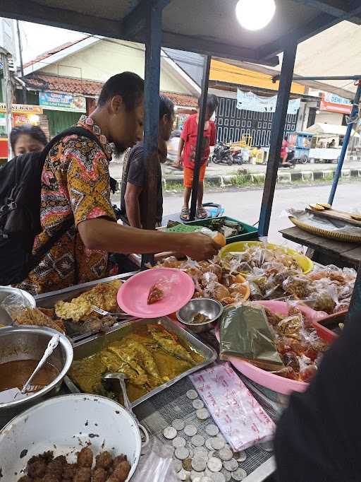 Nasi Jamblang Eyang Kumis H. Nono 9