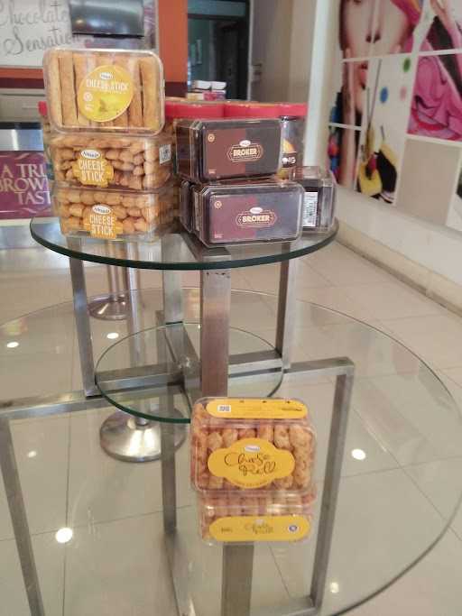 Outlet Amanda Brownies - Wiyung Surabaya 3