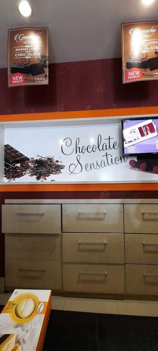 Outlet Amanda Brownies - Wiyung Surabaya 9