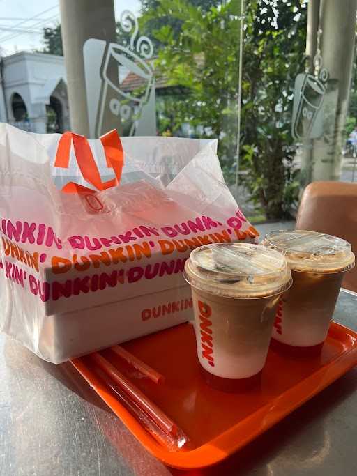 Dunkin' Donuts 4