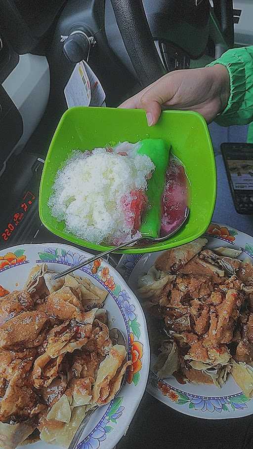 Es Pisang Ijo Palu Butung Pusat Rasa Khas Makassar(Sekarang Buka Cabang Di Rungkut Harapan) 5