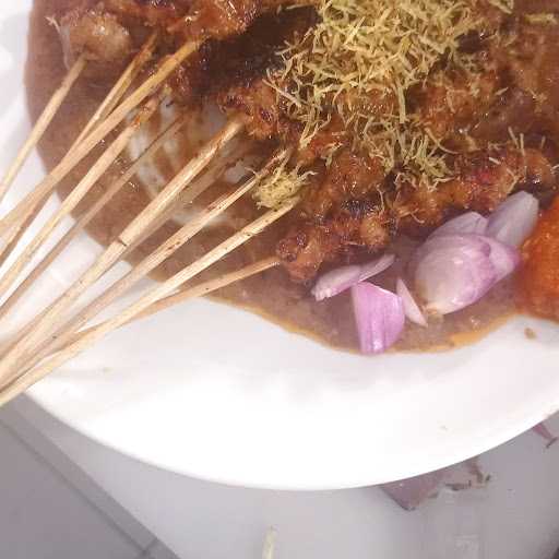 Sate Klopo Dan Gulai Sapi Emakliek 8