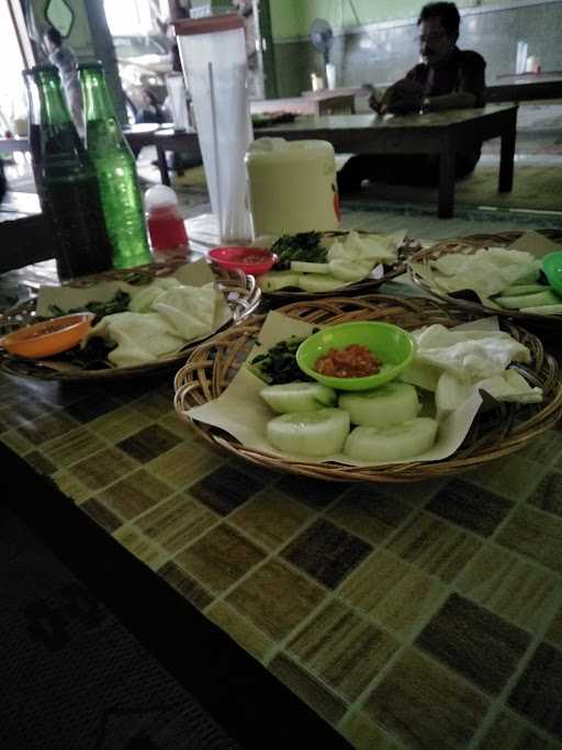 Warung Makan Lesehan Bu Arie 7