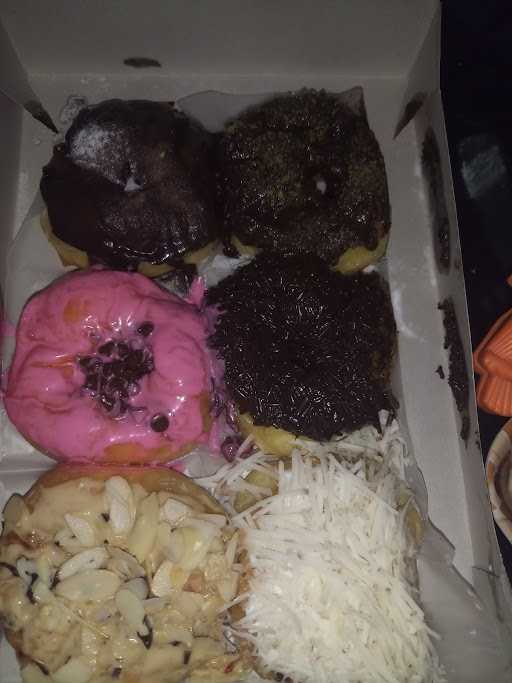 Me& Ivy Donuts 10