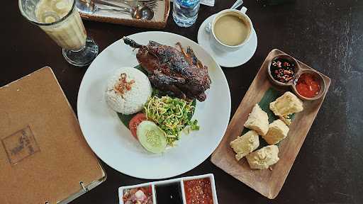 Restoran Bebek Tepi Sawah Surabaya 10