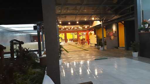 Kirana Cafe & Resto 9