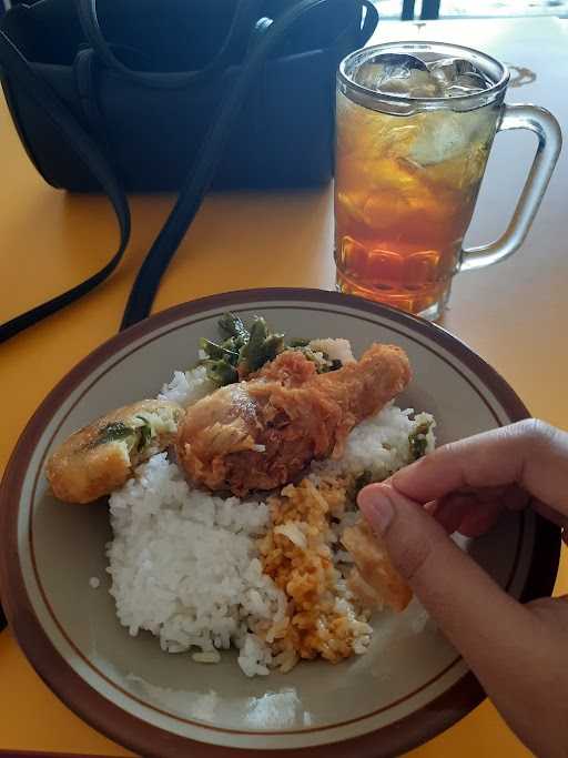 Rumah Makan Padang Dua Satu 7