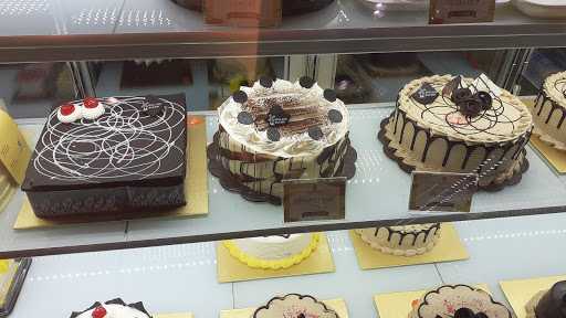 Holland Bakery Cisauk 4