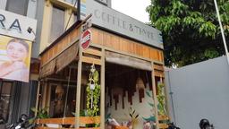 COFFEE & THYME TEBET