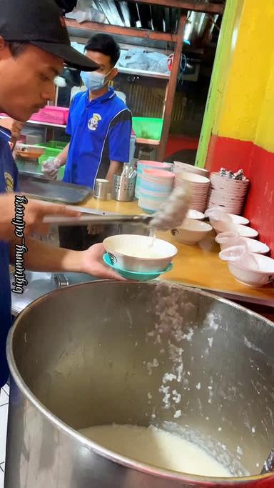 https://dgji3nicqfspr.cloudfront.net/ANDIR/Restaurant/Bubur_Ayam_Gibbas/Reviews/thumbnail/1BgvgBtPNjVpY7IPV96EtjxGJNeyl5v1k-0.jpg