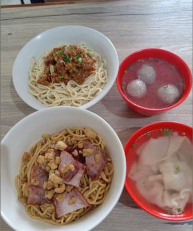 https://dgji3nicqfspr.cloudfront.net/ANDIR/Restaurant/Mie_Rica_Kejaksaan_Paskal/Reviews/thumbnail/uploadsuploads-thumb_1714892093544.jpg