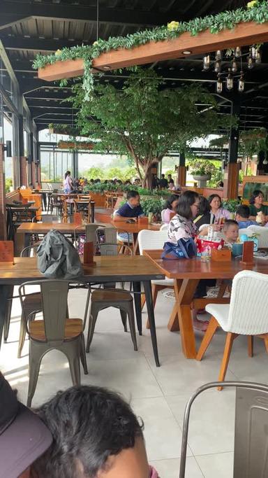 https://dgji3nicqfspr.cloudfront.net/BABAKAN_MADANG/Restaurant/Pancar_Garden/Reviews/22file-17DD861ADC1FF96E_171967808351422_1719678085473.jpg