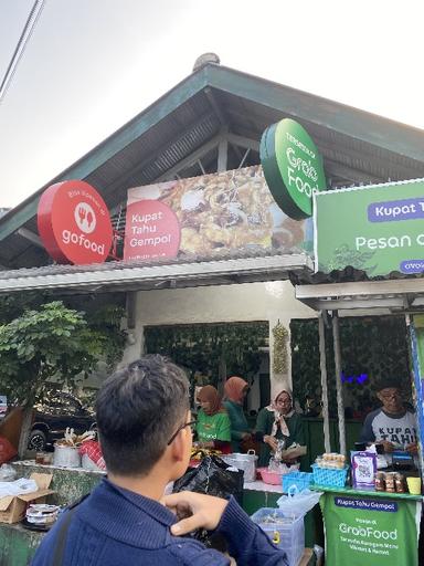 https://dgji3nicqfspr.cloudfront.net/BANDUNG_KIDUL/Restaurant/Kupat_Tahu_Gempol/Reviews/thumbnail/file_1712444468502.jpg